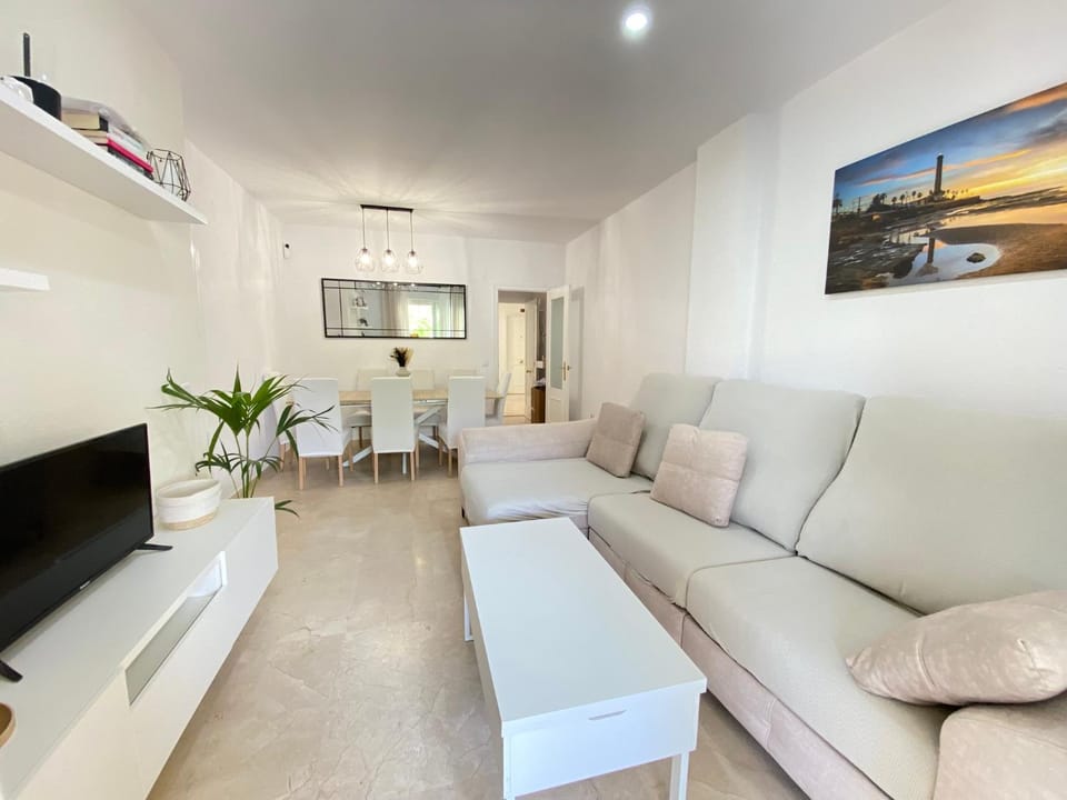 TV and multimedia, Living room, Dining area, air conditioner
