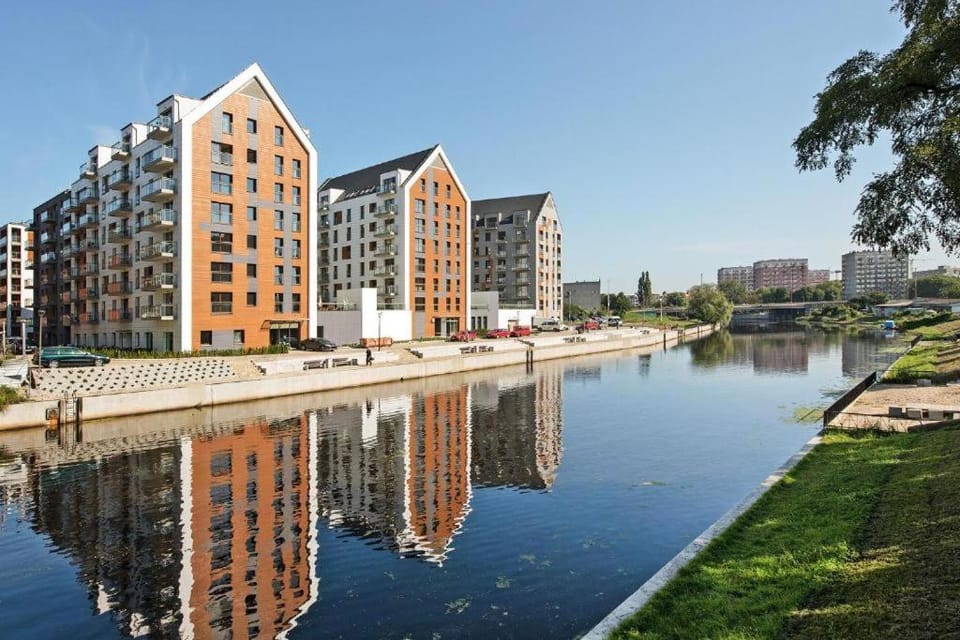 Property building, Nearby landmark, Day, Natural landscape, River view, Street view, Location