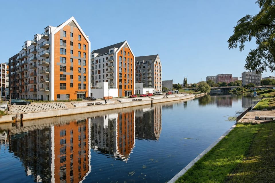 Property building, Day, Neighbourhood, City view, River view, Location