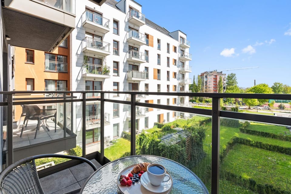 Property building, Day, View (from property/room), Balcony/Terrace, Dining area, Food, Inner courtyard view