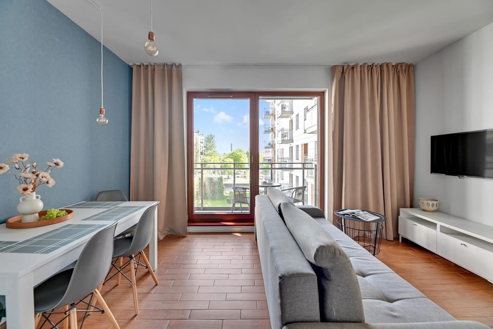 TV and multimedia, Balcony/Terrace, Living room, Seating area, Dining area