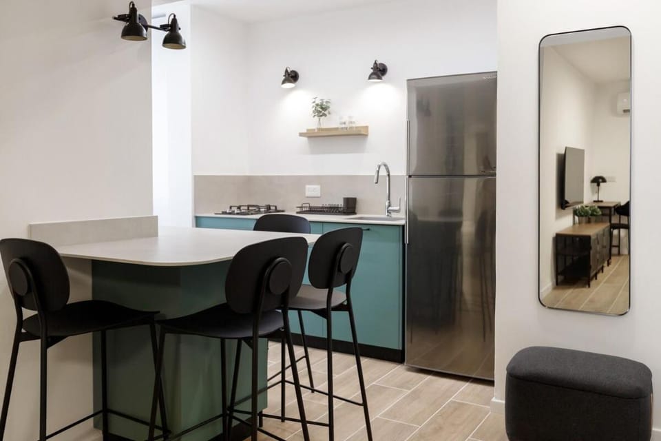 Kitchen or kitchenette, Dining area, oven, stove