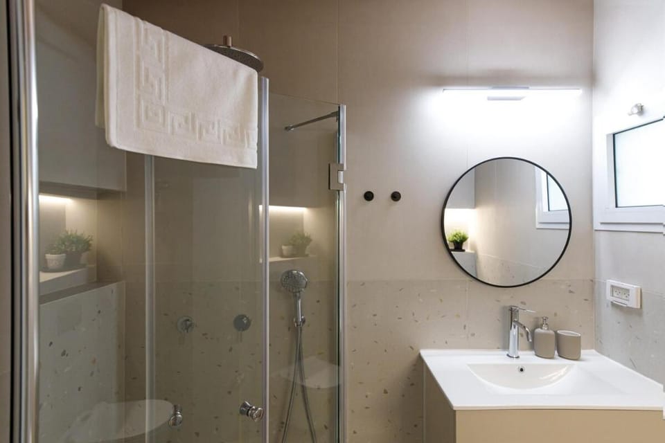 Shower, Bathroom, towels