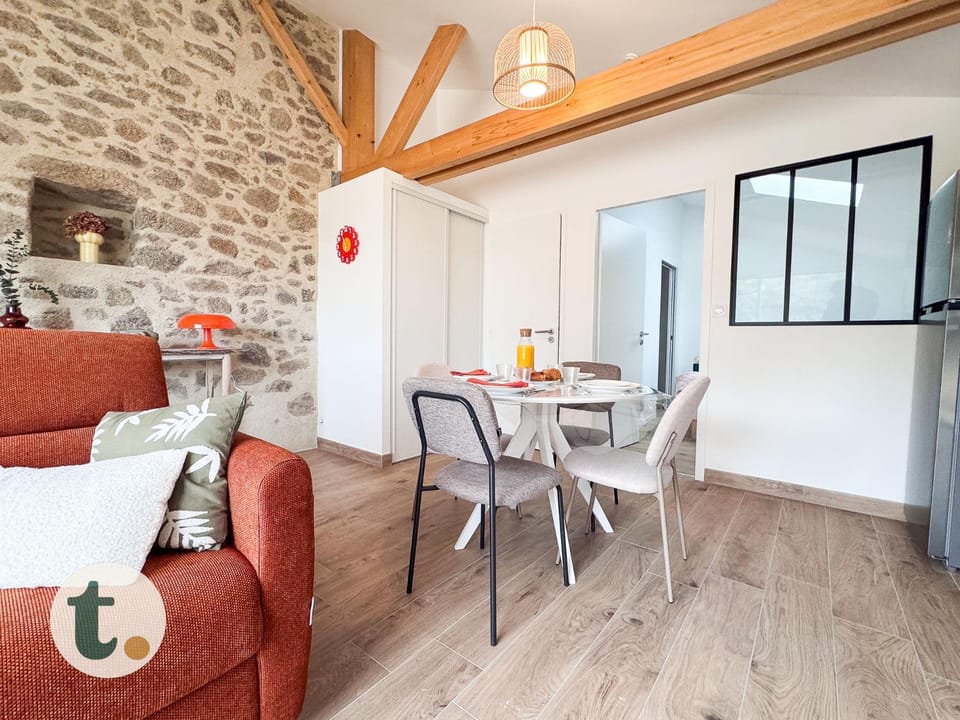 Dining area, Meals