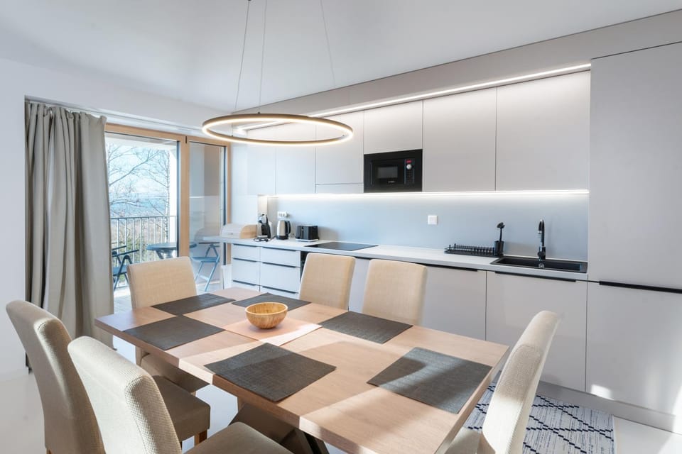 Kitchen or kitchenette, Seating area, Dining area