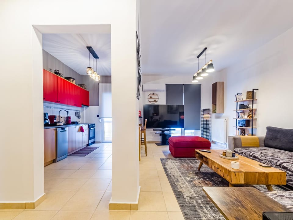 TV and multimedia, Kitchen or kitchenette, Living room, Seating area, oven