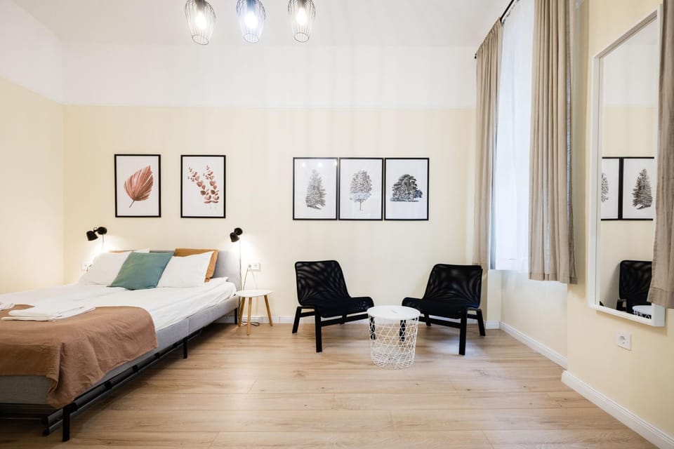 Compact two-bedroom retreat with AC & free parking Apartment in Budapest