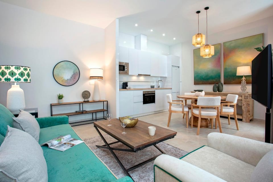 TV and multimedia, Kitchen or kitchenette, Living room, Other, Seating area, Dining area, oven, stove