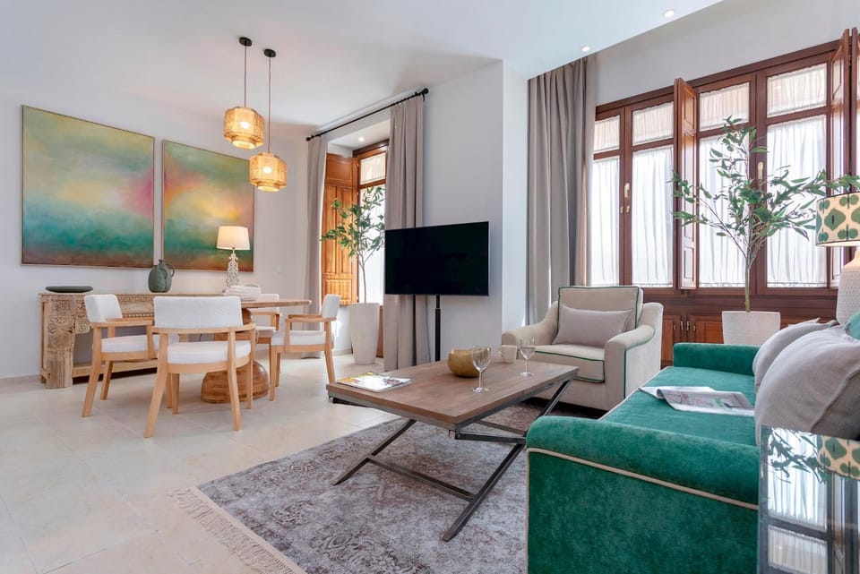TV and multimedia, Living room, Other, Seating area, Dining area