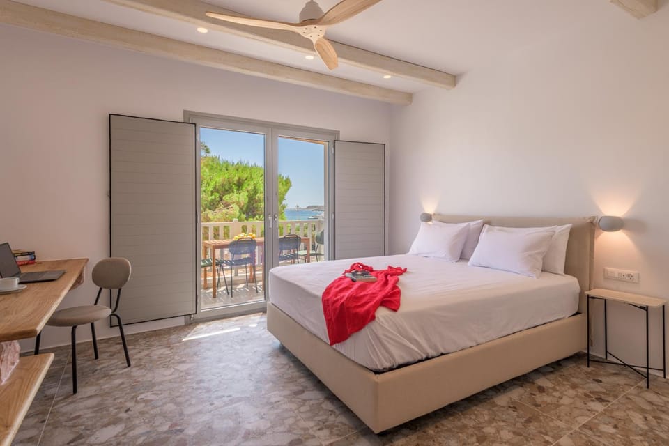Bed, Balcony/Terrace, Photo of the whole room, Bedroom