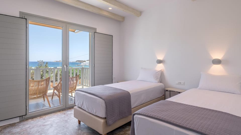 Bed, Natural landscape, View (from property/room), Balcony/Terrace, Photo of the whole room, Bedroom, Sea view