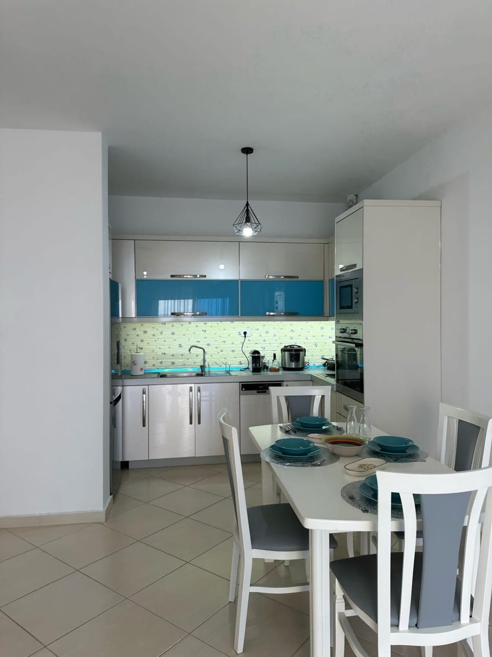 Kitchen or kitchenette, Dining area, dishwasher