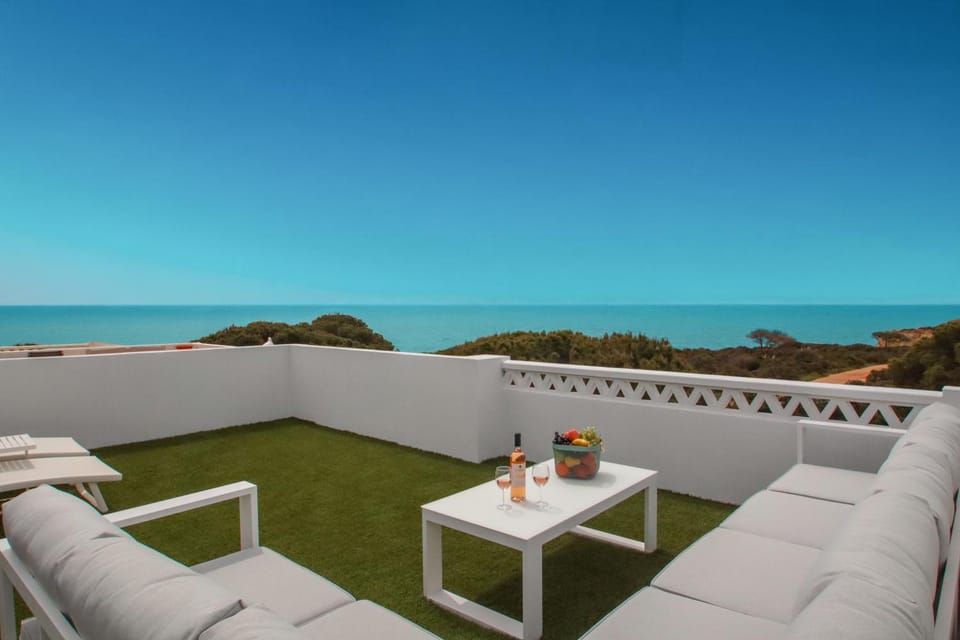 View (from property/room), Balcony/Terrace, Seating area, Sea view