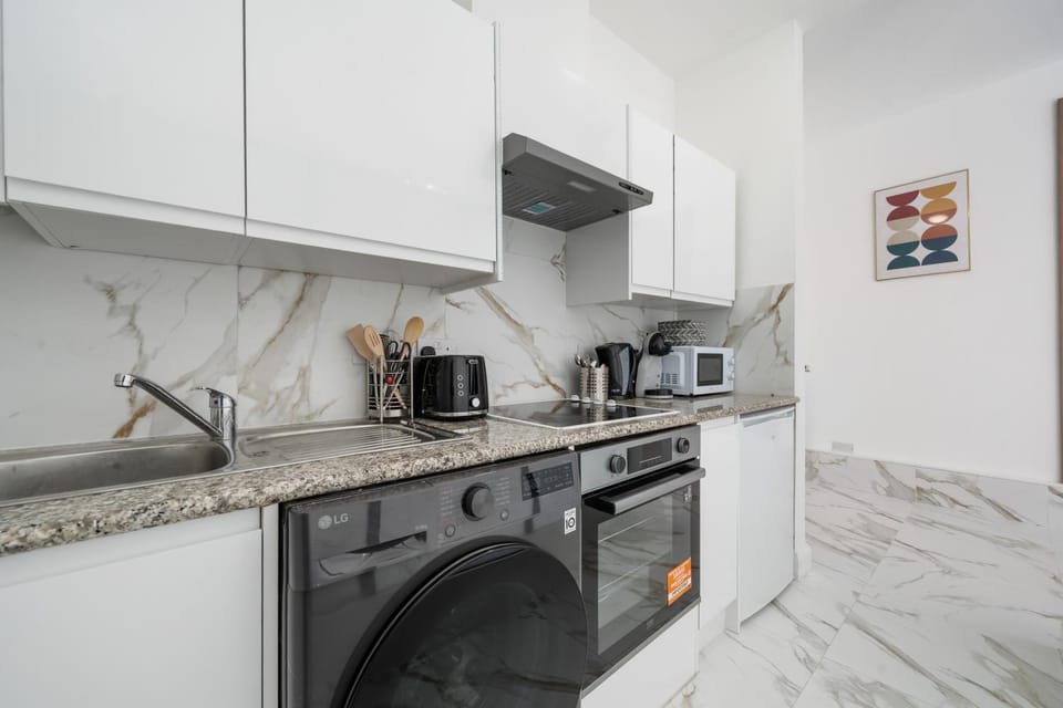 Kitchen or kitchenette, oven, stove, toaster, washing machine