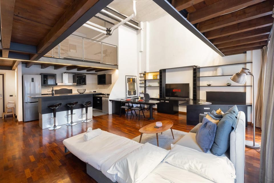 TV and multimedia, Kitchen or kitchenette, Living room, Photo of the whole room, Dining area, stove