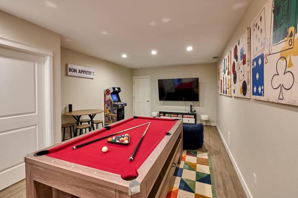 Villa with Hot Tub, Firepit and Game room House in McMinnville