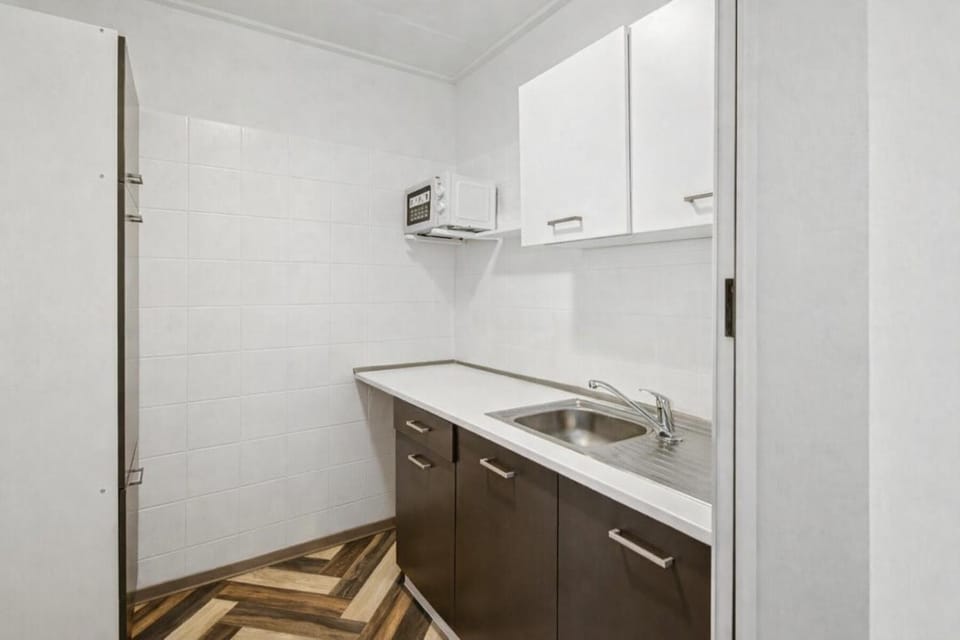 Kitchen or kitchenette, microwave, kitchen