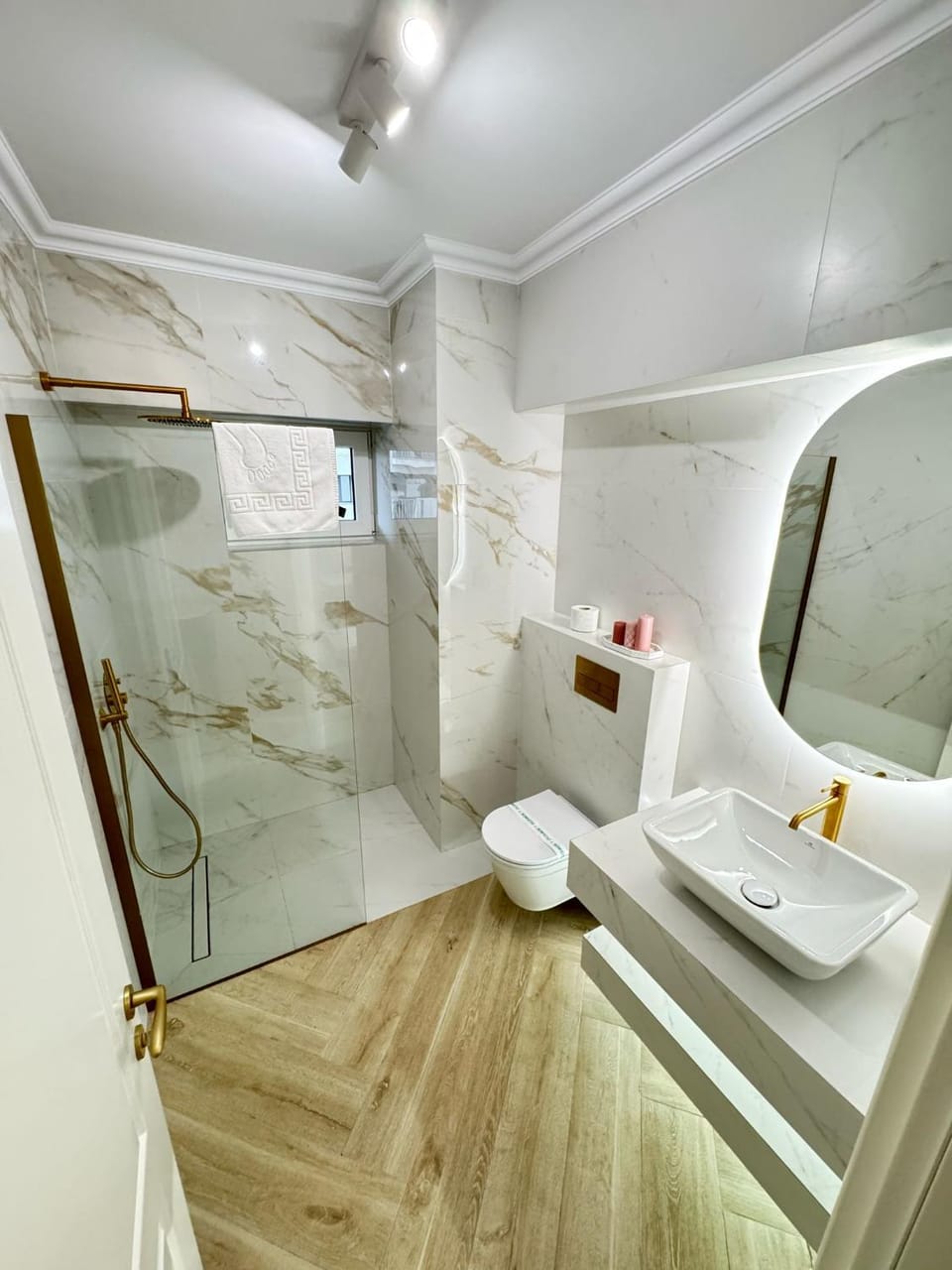 Shower, Toilet, Bathroom, towels