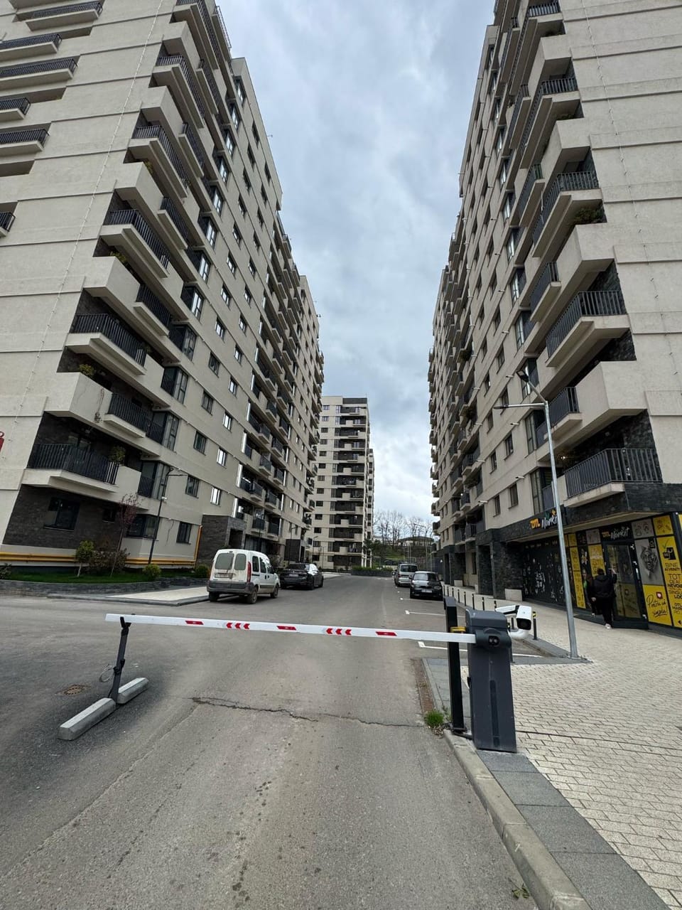 Property building, Day, Neighbourhood, City view, Street view, Location, Parking