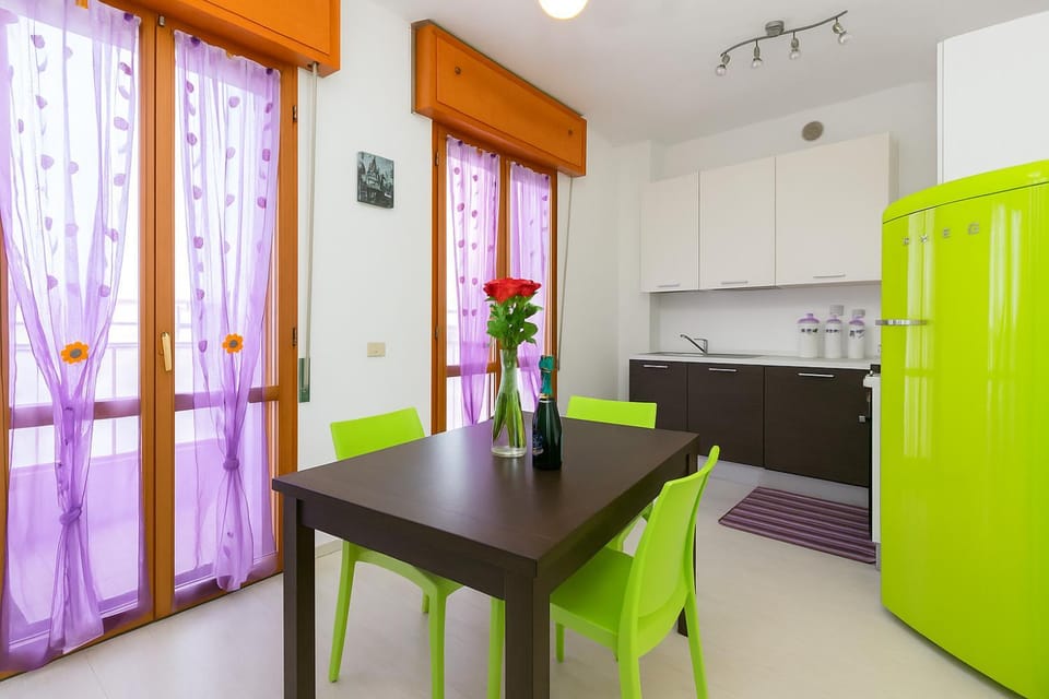 Living room, Seating area, kitchen