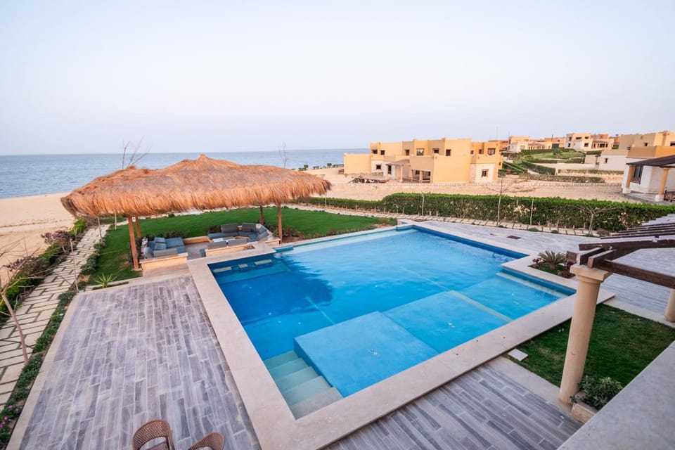 Day, Natural landscape, Pool view, Swimming pool, sunbed