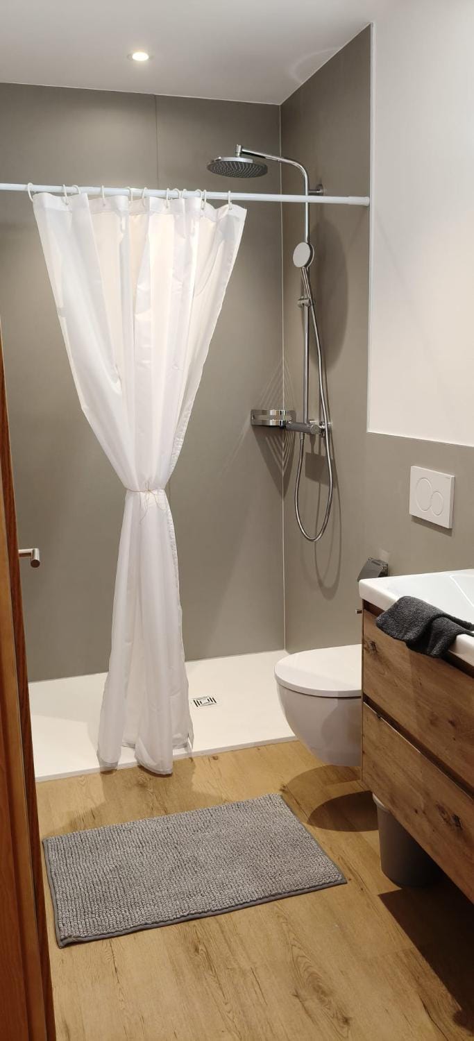 Shower, Bathroom, towels