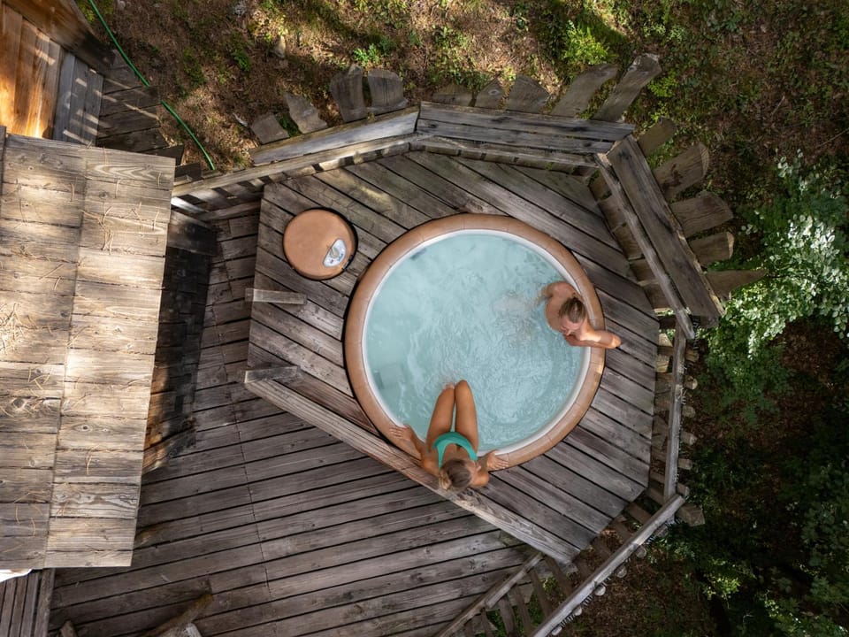 Natural landscape, Hot Tub, Spa and wellness centre/facilities