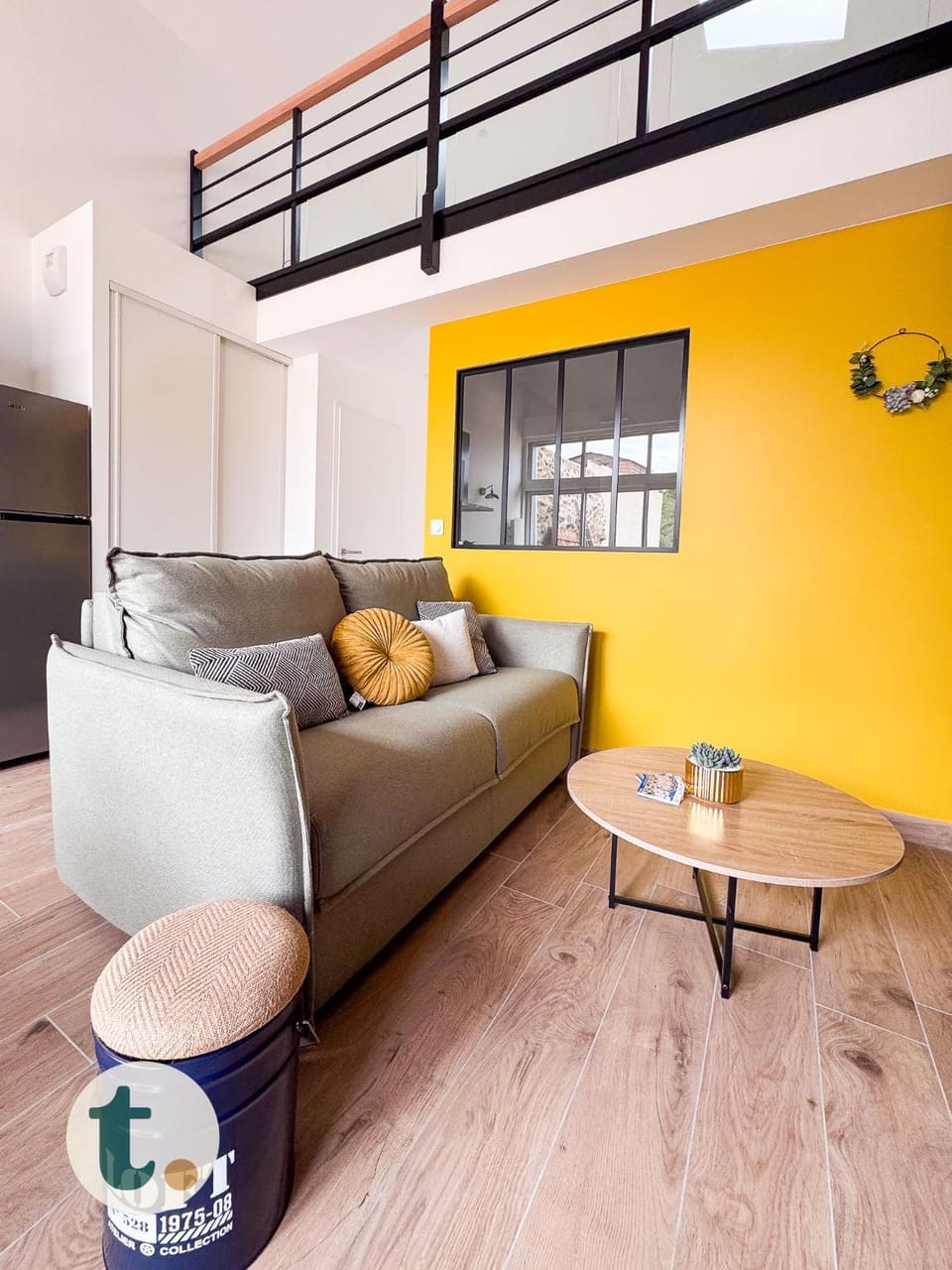 Communal lounge/ TV room, Living room, Seating area