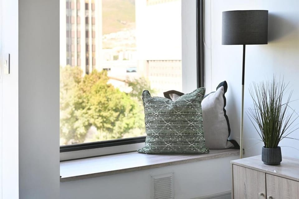 KIRA - 1BR Urban Oasis with Views & Rooftop Pool Apartment in Cape Town