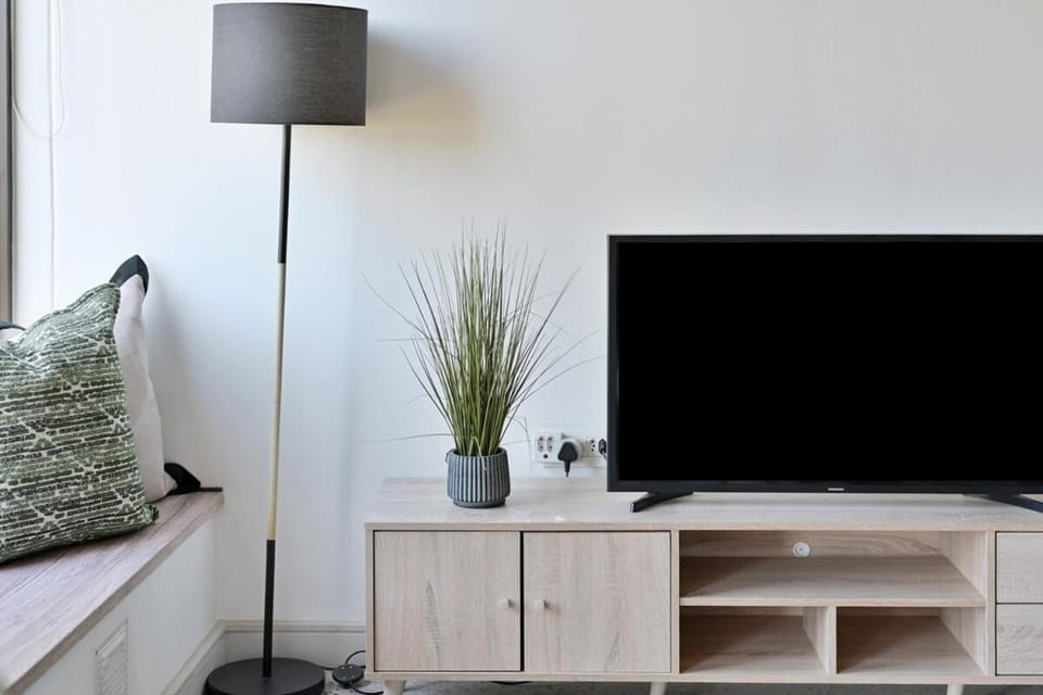 KIRA - 1BR Urban Oasis with Views & Rooftop Pool Apartment in Cape Town