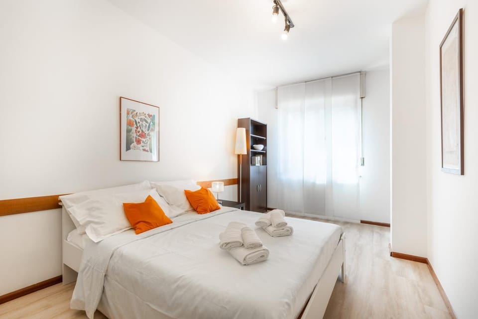 Bed, Photo of the whole room, Bedroom, towels, wardrobe