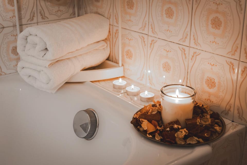 Bathroom, Decorative detail, Bath, towels