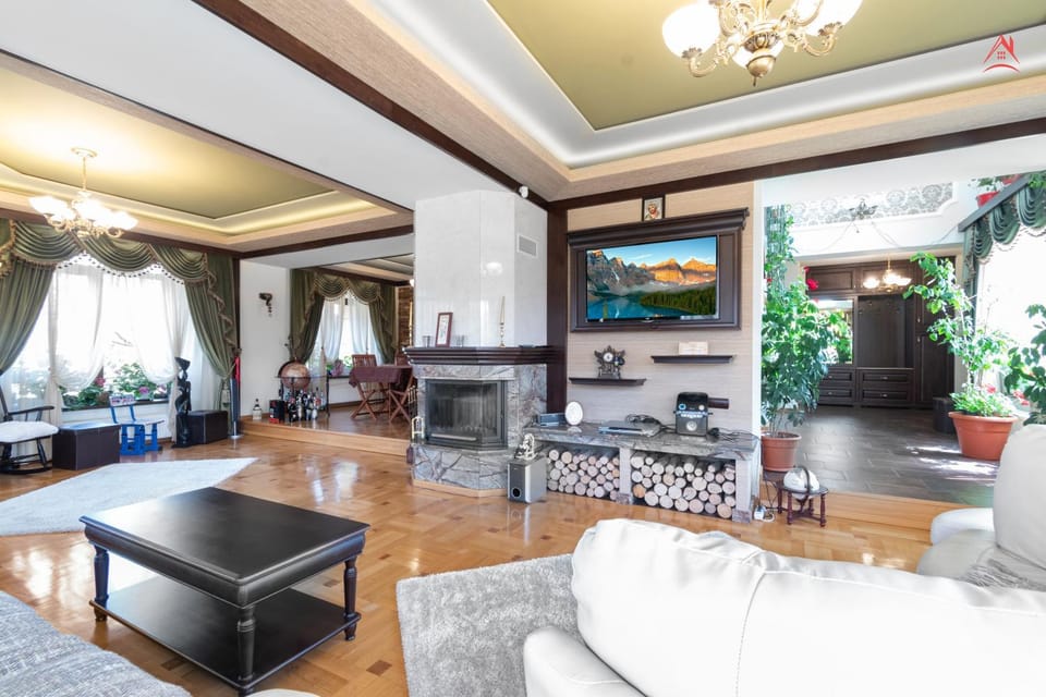 Communal lounge/ TV room, TV and multimedia, Living room, Seating area, Evening entertainment