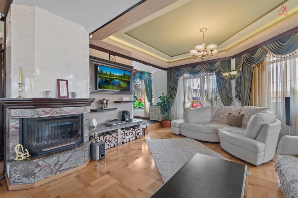 Communal lounge/ TV room, TV and multimedia, Living room, Seating area, Evening entertainment