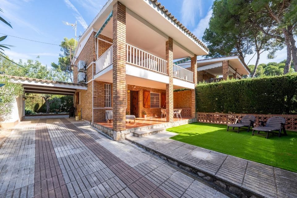 Property building, Spring, Day, Garden, Garden view