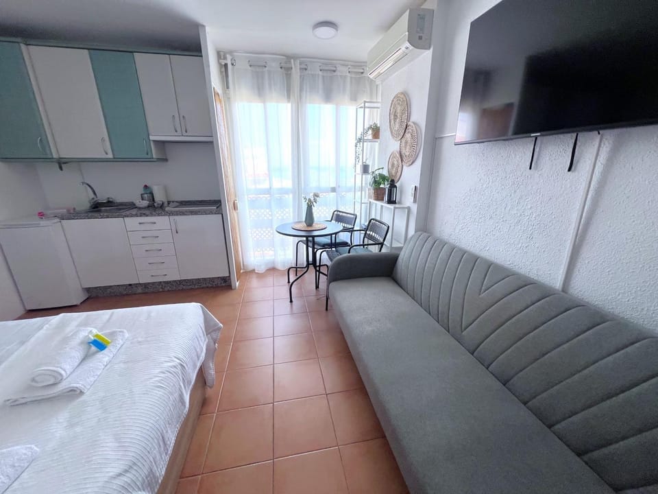 Evans Realty BY Estudio & Piscinas & Centro & Playa Apartment in Benalmadena