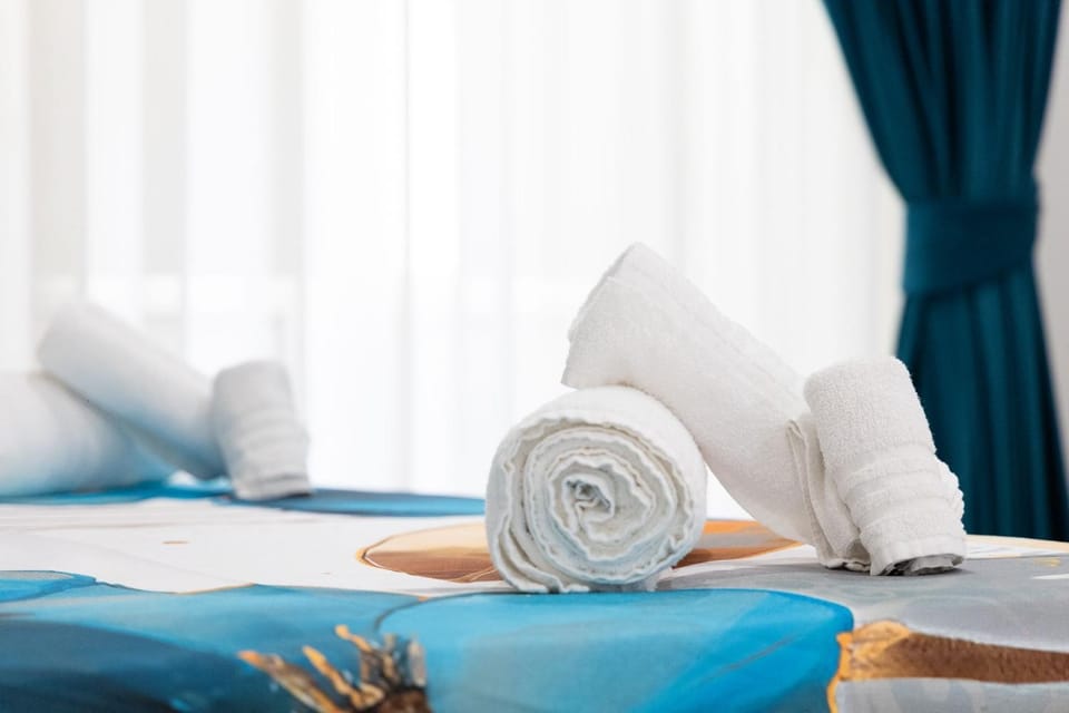 Bed, Photo of the whole room, Bedroom, towels