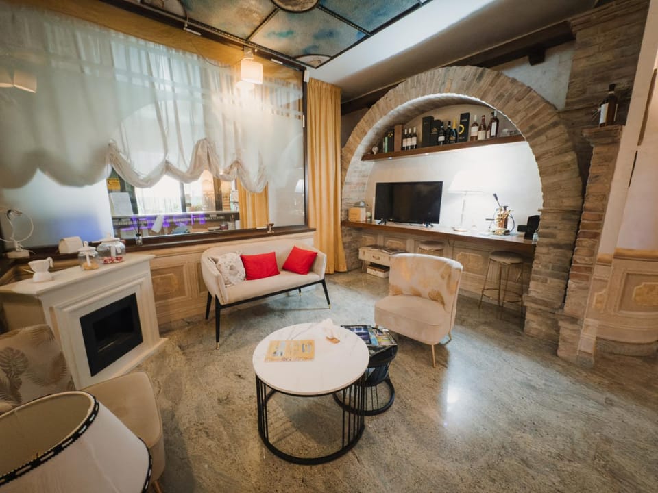 Communal lounge/ TV room, Seating area, Evening entertainment