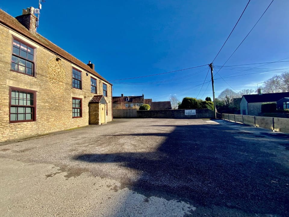 Property building, Neighbourhood