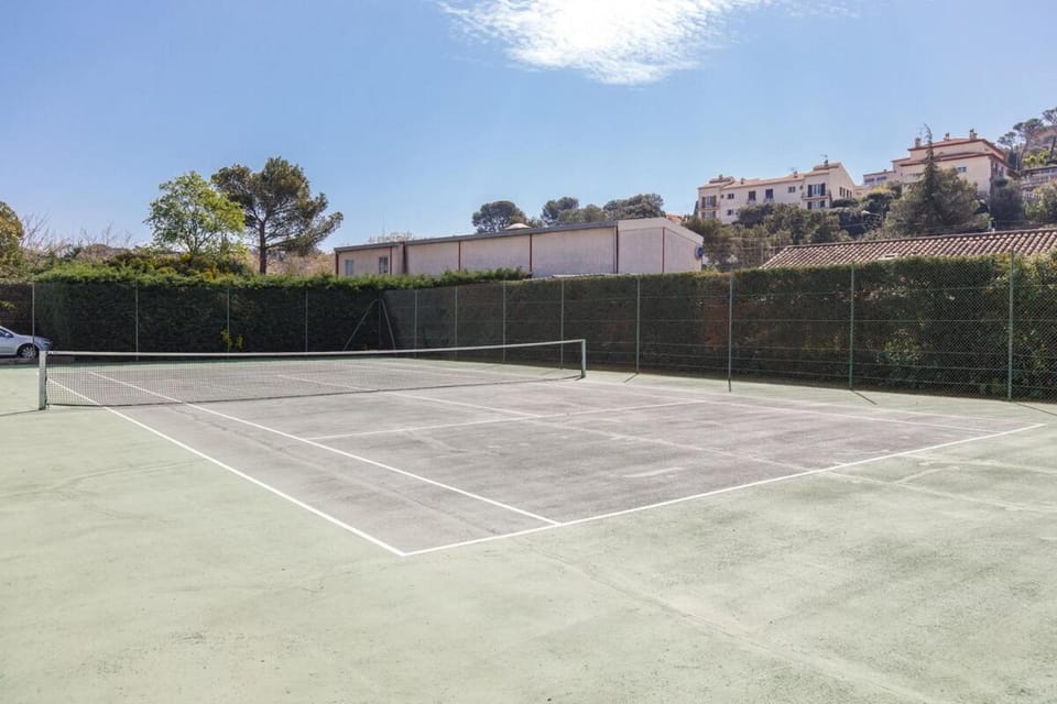 Tennis court