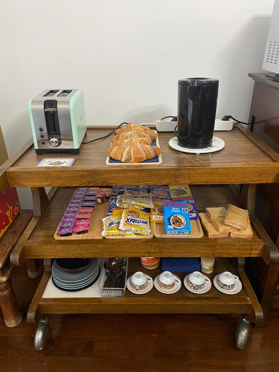 Coffee/tea facilities, Food and drinks, Food, Breakfast, Continental breakfast, Buffet breakfast