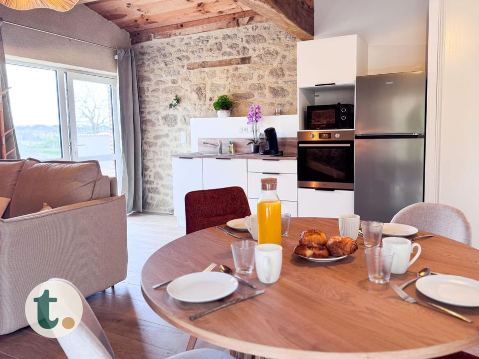 Kitchen or kitchenette, Dining area, Meals, stove, kitchen