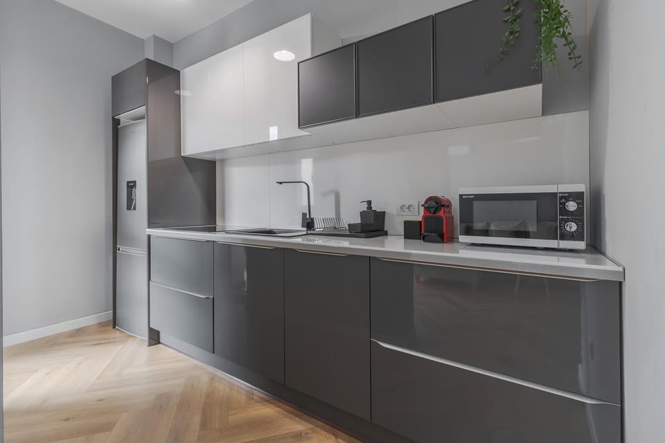 Coffee/tea facilities, Kitchen or kitchenette, microwave, stove