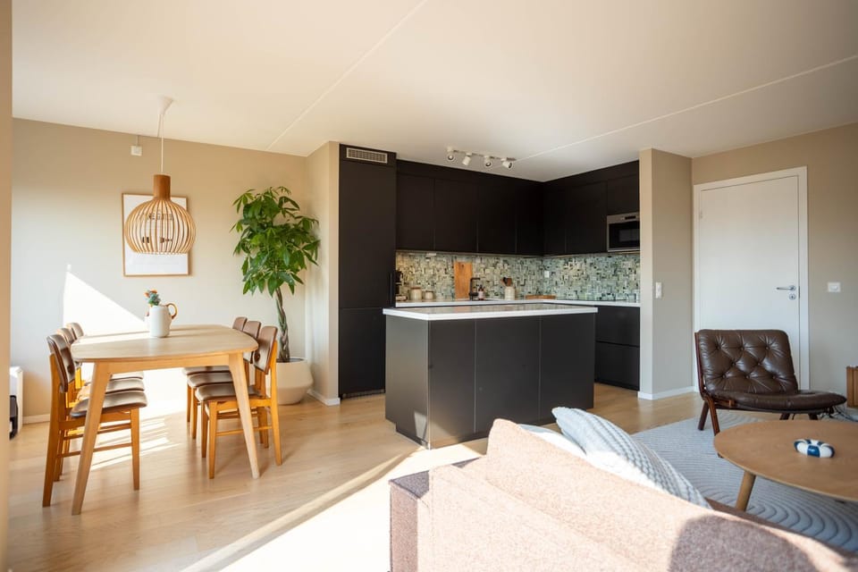 Modern 3 bedroom apartment - 4 minute walk from metro - top floor baclony view Apartment in Oslo