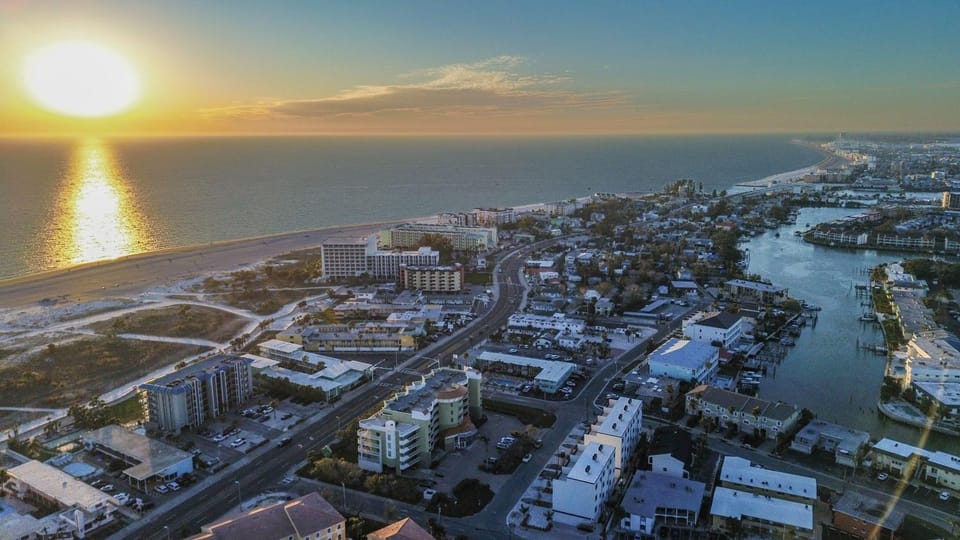 Shore La Vie House in Treasure Island