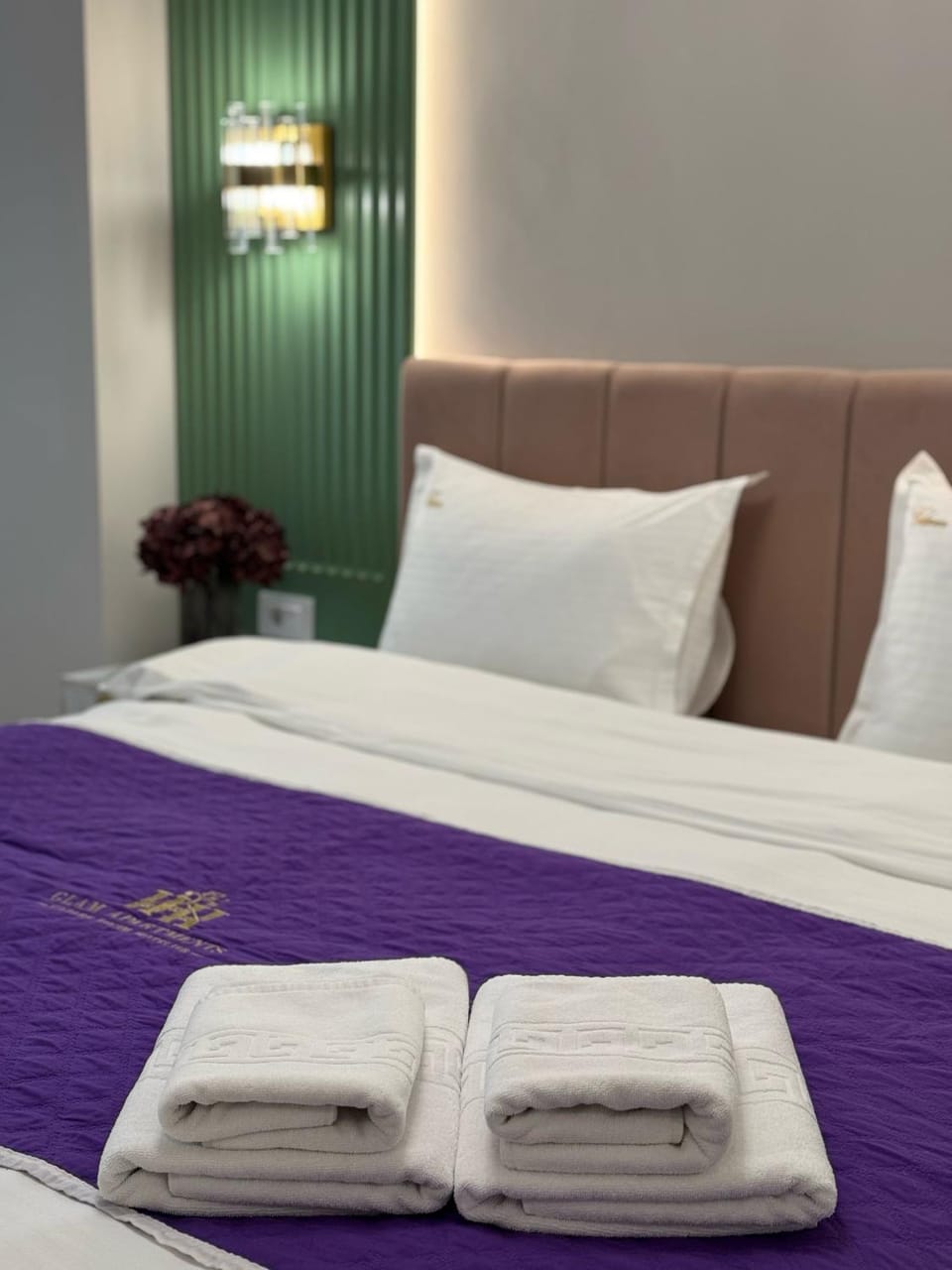 Bed, Photo of the whole room, Bedroom, towels