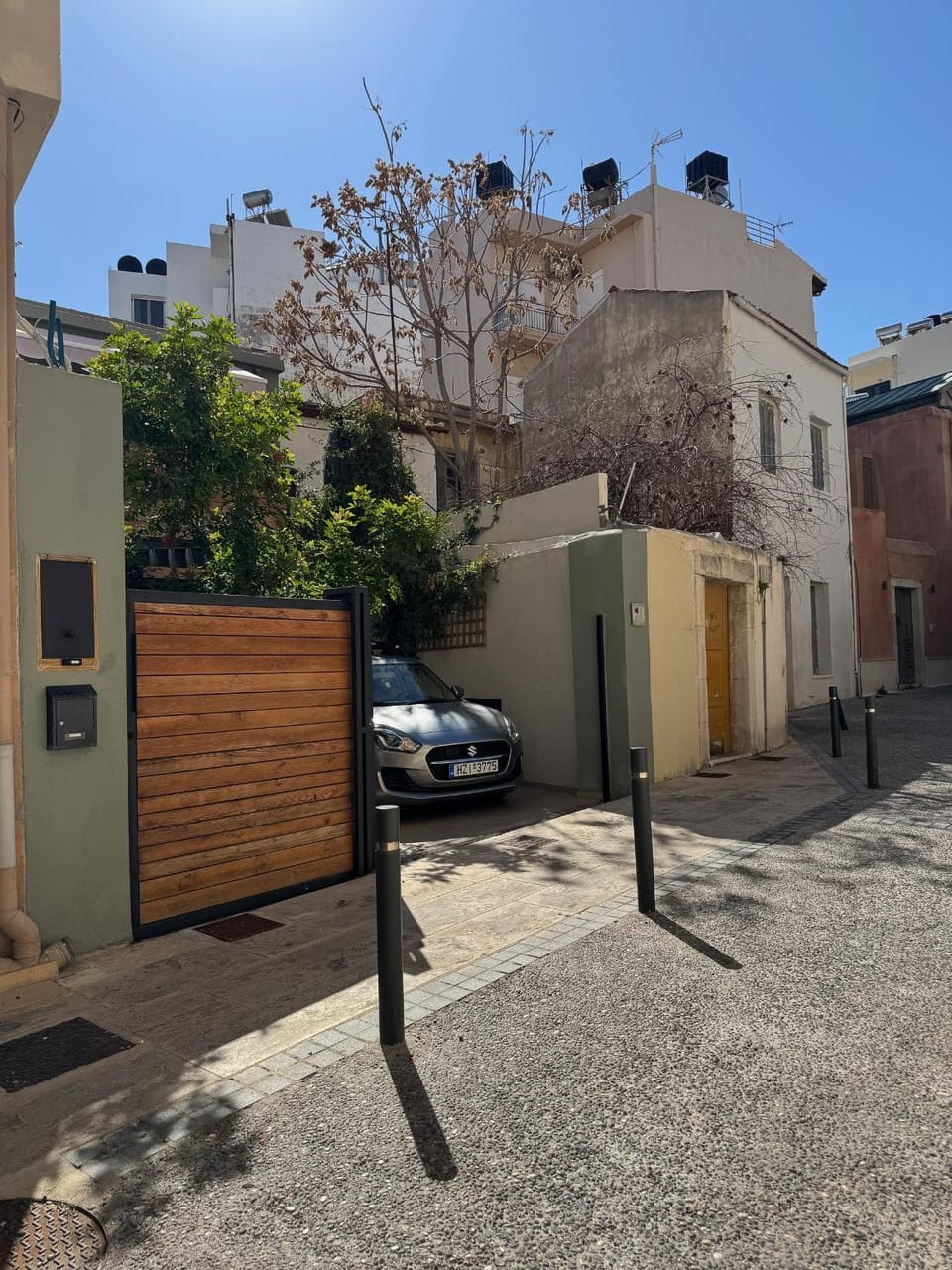 Property building, Day, Neighbourhood, Street view, Location, Parking