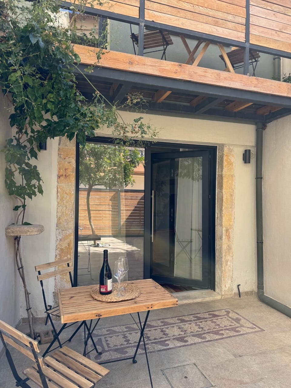Property building, Balcony/Terrace, Seating area