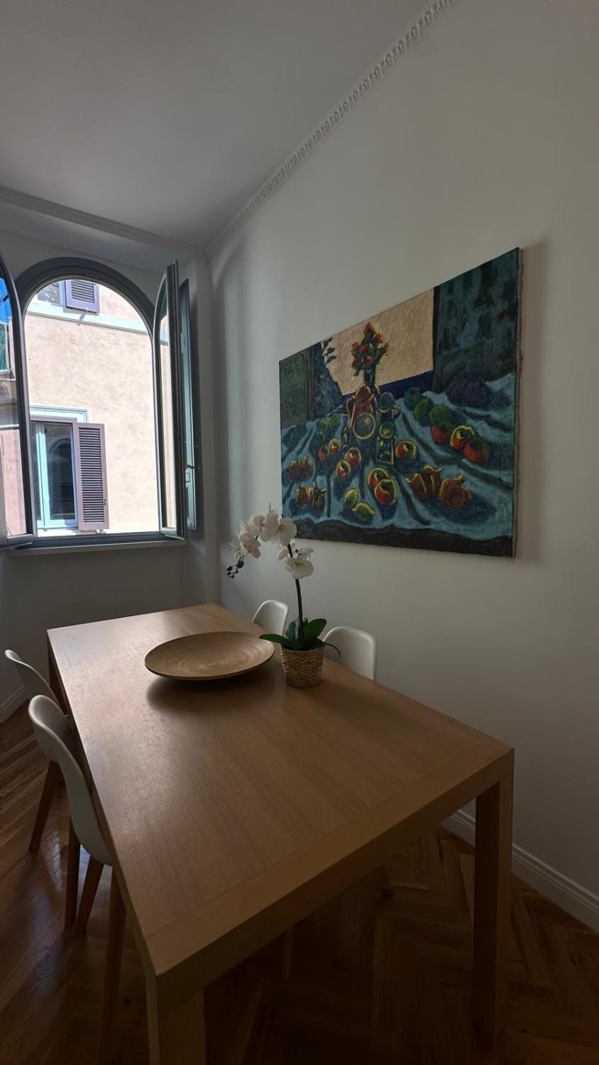 Decorative detail, Dining area, City view