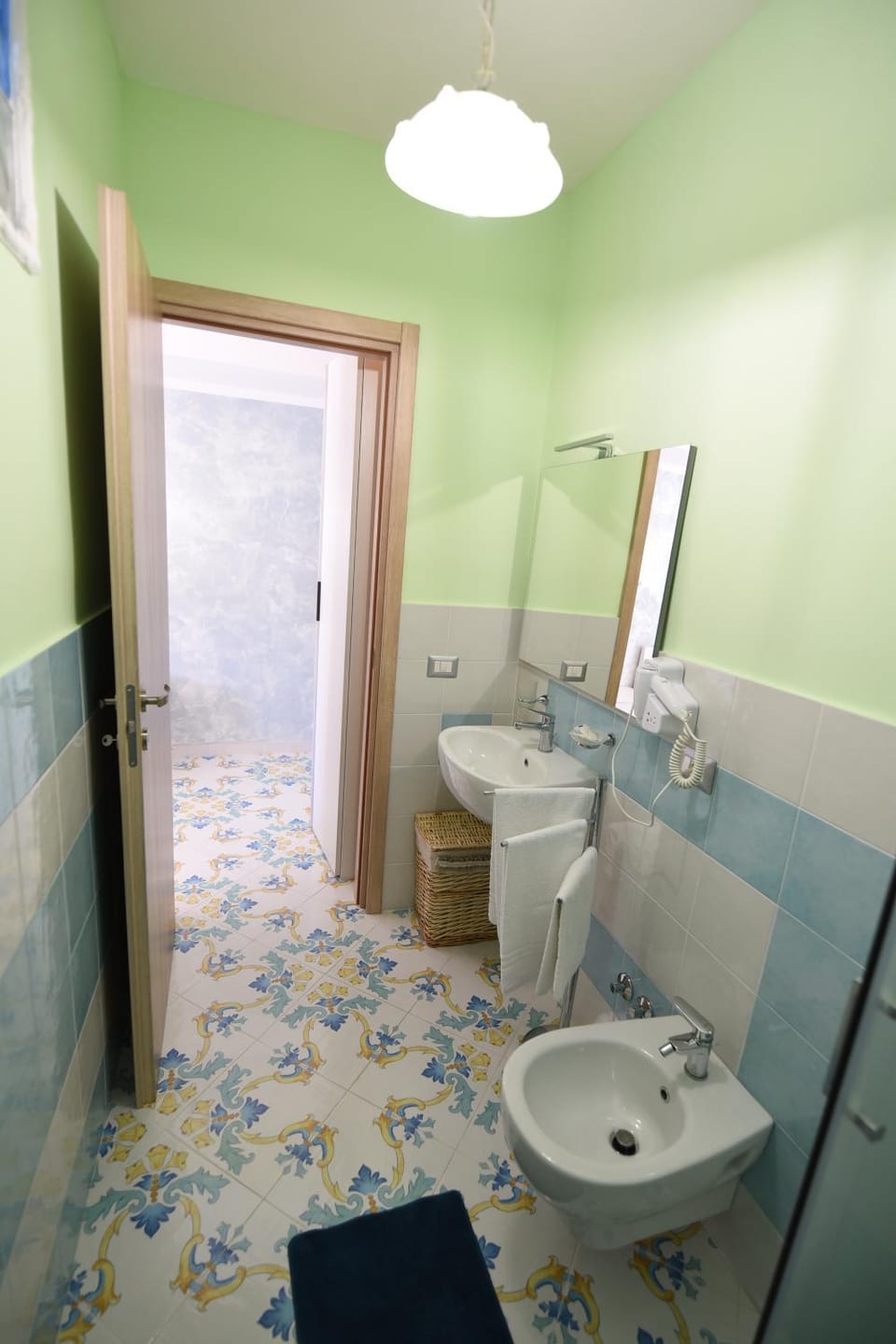 Shower, Toilet, Bathroom, bidet, towels